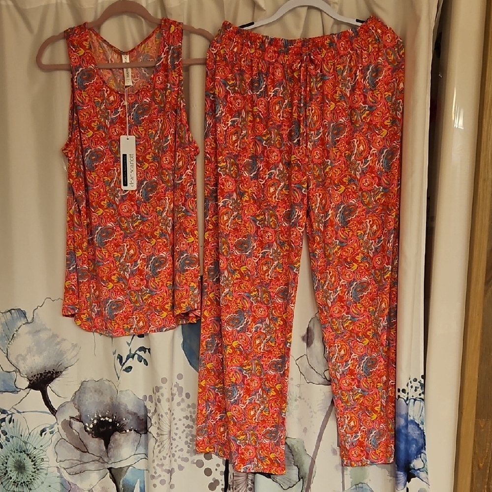 Oversized Scarlett Vibrant Floral Tank and Pants Set Lots of stretch and room